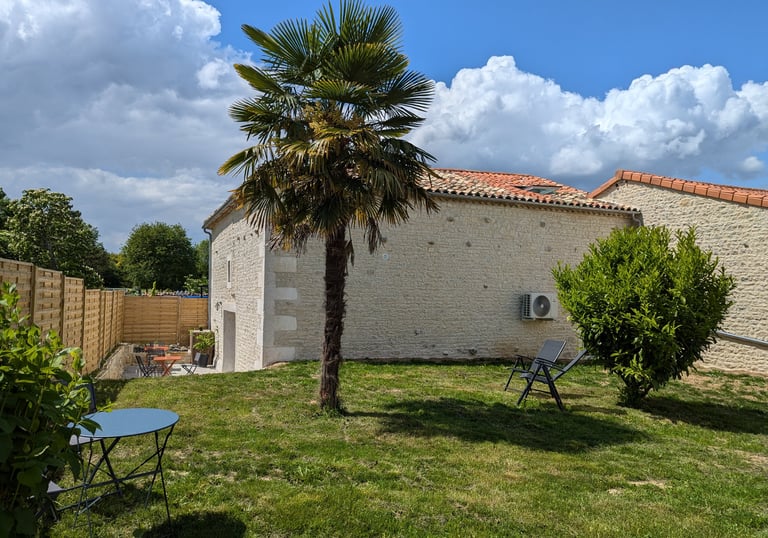 Vue exterieure du gîte Pierres à Champniers prêt d'Angoulême