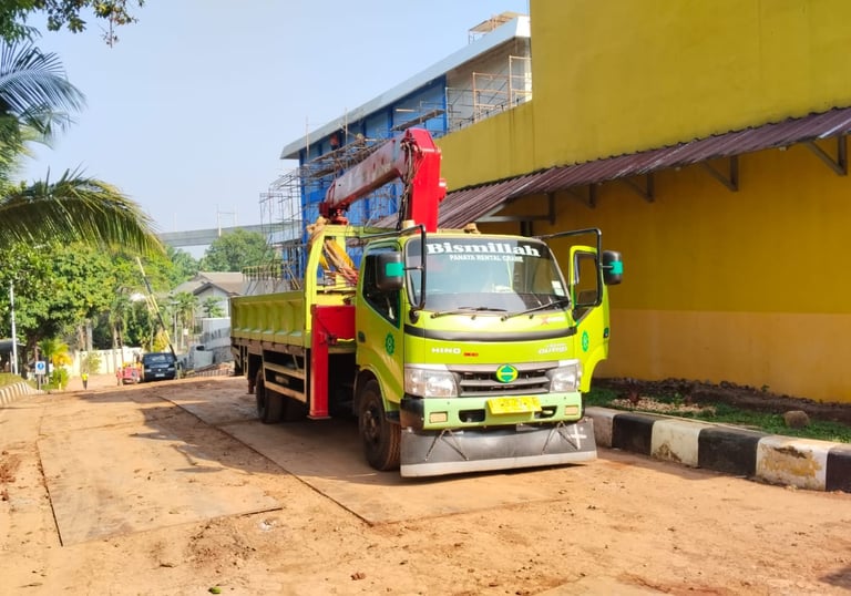 Truck Crane 40 ton untuk kontruksi