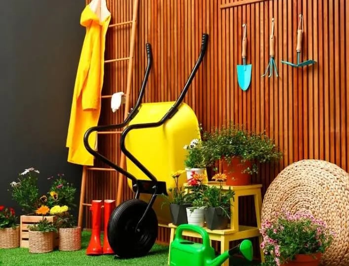 Rangement des outils de jardinage 
