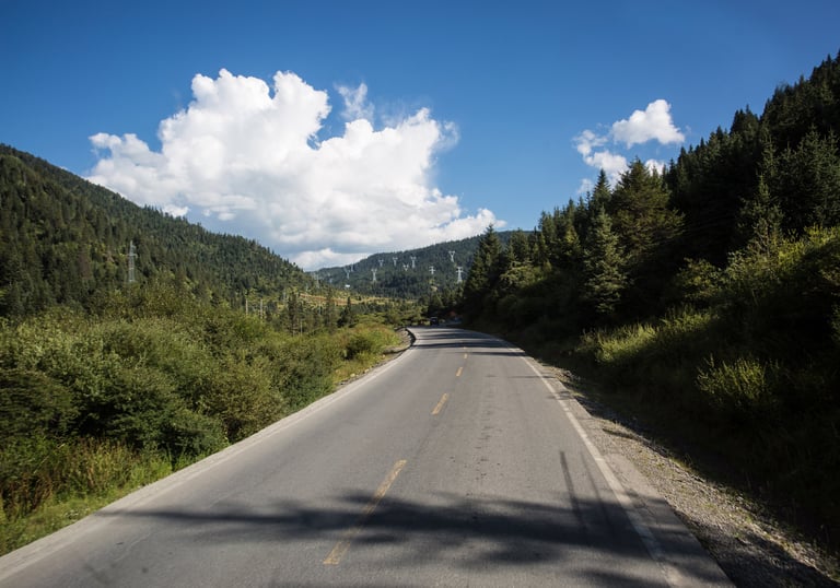 Camion de déménagement prêt pour un déménagement résidentiel longue distance depuis La Prairie