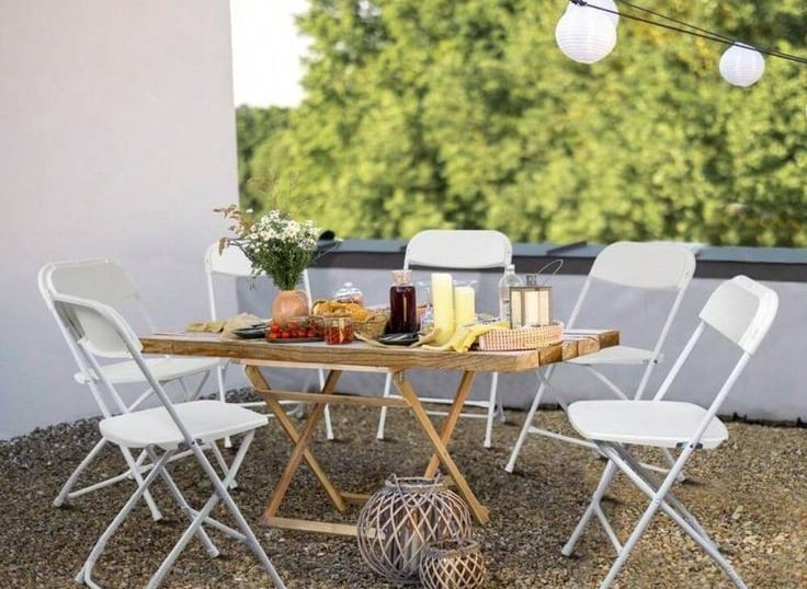 Sillas blancas plegables para eventos al aire libre, el paso diamond events
