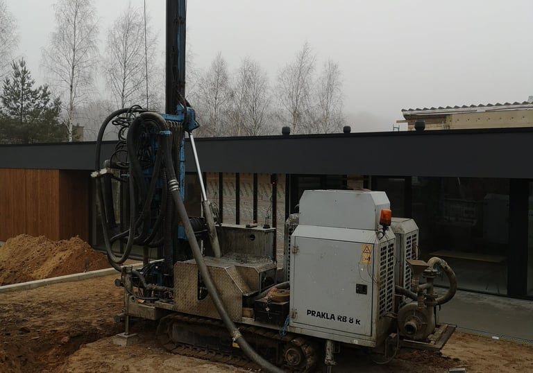 "Hidrogeologas" geoterminiai gręžiniai, geoterminis šildymas, geoterminių gręžinių įrengimas
