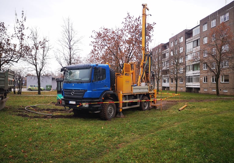 "Hidrogeologas" vandens gręžiniai, gręžinys, gręžinių įrengimas, gręžimo technika