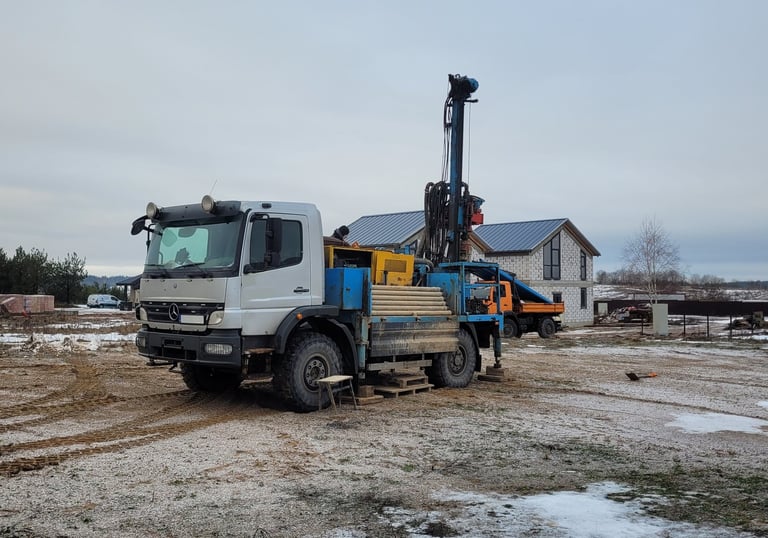 "Hidrogeologas" gręžinių įrengimas, vandens gręžiniai, gręžinys, gręžimo technika, gręžimo agregatas