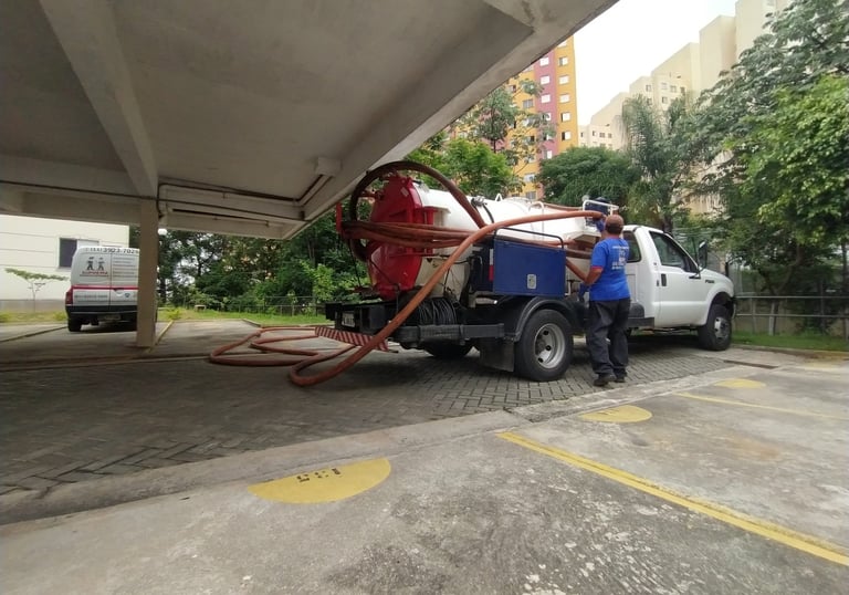 caminhão de hidrojateamento e sucção