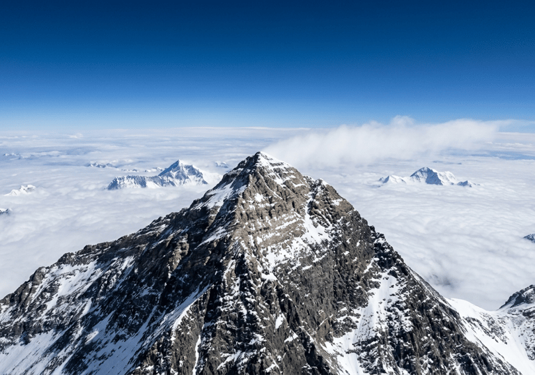 Cima del Everest — el ángulo que ningún ser humano ha visto