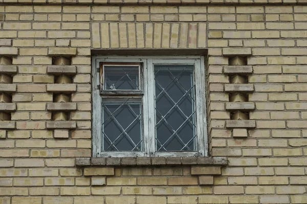 a brick building with an outdated window