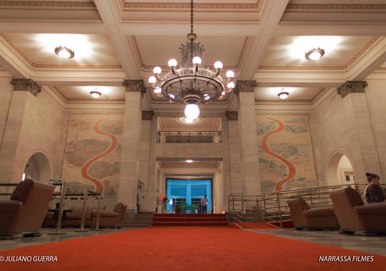 Interior elegante do Grande Hotel de Araxá, um marco histórico com acomodações luxuosas