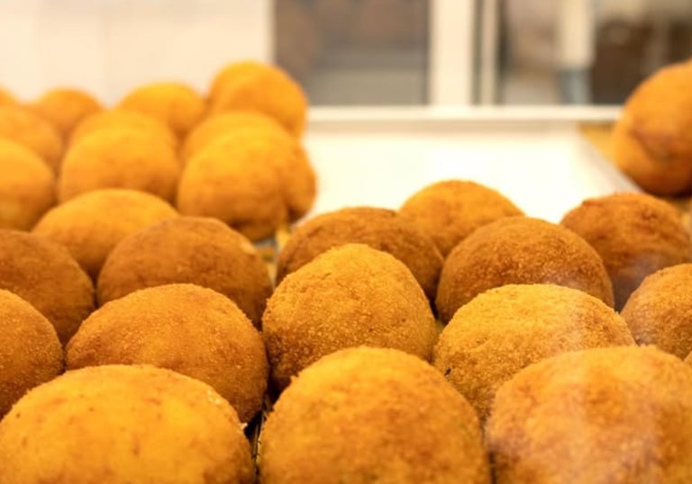Arancino al ragù Rosticceria Palermitana Torino