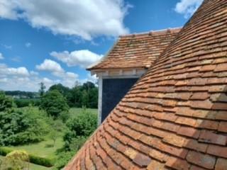 Nettoyage par drone, démoussage de toiture, Nettoyage de panneaux solaires, façade et bardage 