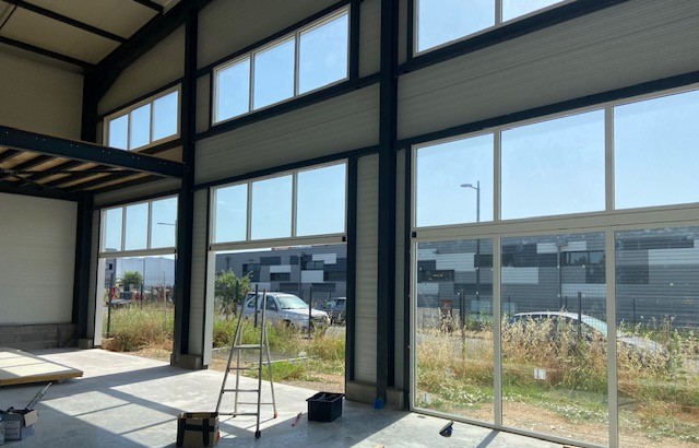 Vitre cassée sur fenêtre de maison – Dépannage vitrier d'urgence à Aniane et dans l'Hérault