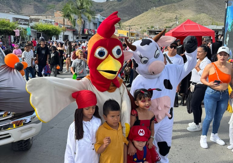 Payasos para fiestas infantiles en Pereira con animación profesional
