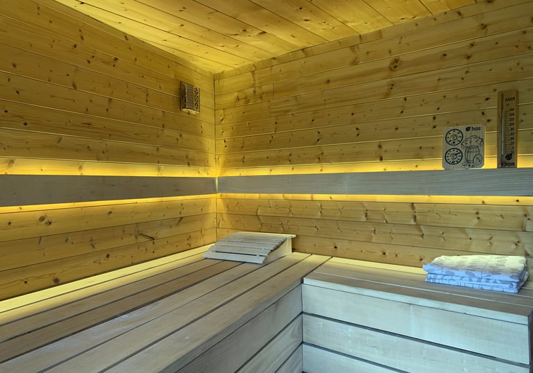 Sauna sibérien des Gardannes peut accueillir jusqu'à 4 personnes.