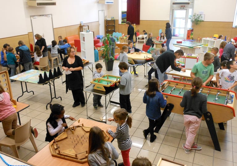 Ludothèque itinérante animation jeu veni vidi ludi