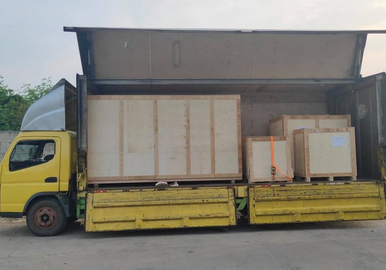 MELAYANI PENGIRIMAN BARANG VIA DARAT TRUCKING WING BOX KESELURUH INDONESIA