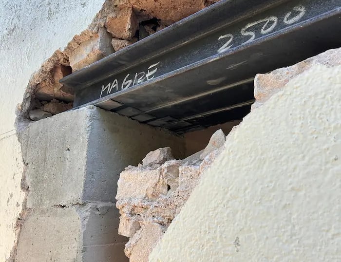 Reforç estructural amb perfil metal·lic en rehabilitació d'habitatge a Osona i vallès oriental