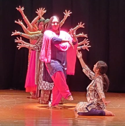 Ms. Chaitali Biswas guiding students through intricate kathak footwork during a lively class session