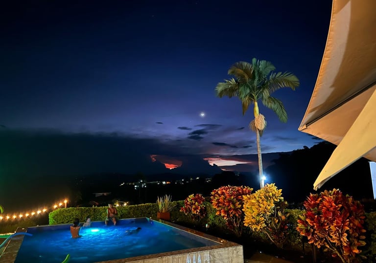 Vista nocturna Finca Hotel Villa Flor Quimbaya Quindío