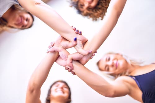 círculo mujeres celebración holística