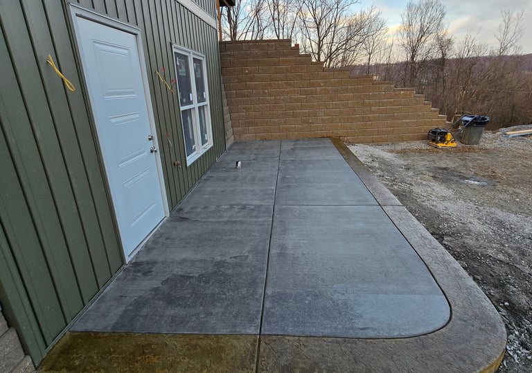 a concrete patio with a concrete patio with a concrete patio