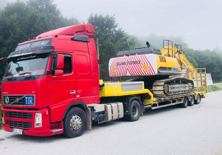 Zorlu arazi şartlarında sumitomo ekskavatör nakliyesi ve proje yönetimi