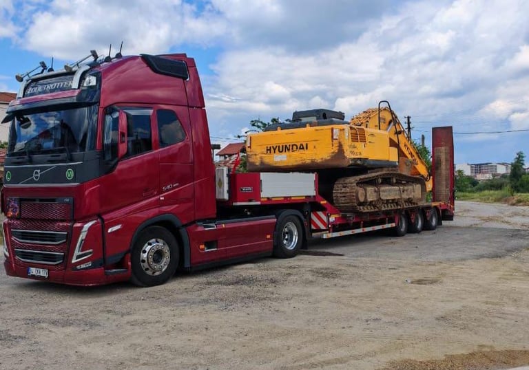 Ağır tonajlı paletli hyundai ekskavatör taşıma ve lowbed nakliye hizmeti - Çakıroğlu