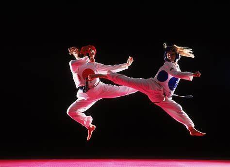 taekwondo strong flying kicks