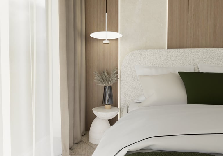 miegamojo lova, staliukai, šviestuvas, sienos dizainas su apšvietimu