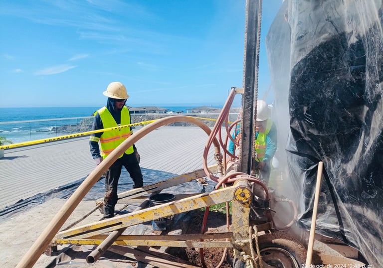Instalación de micropilotes con equipo de perforacion para cimentación profunda en proyecto