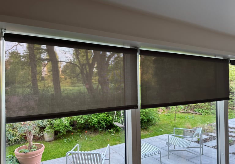 Roller blind installation 