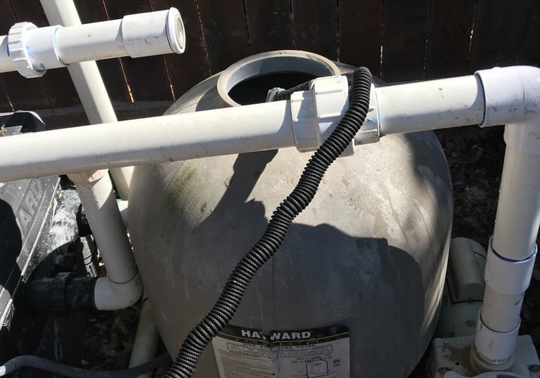 Helotes Texas swimming pool cleaning service