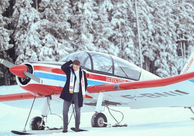 Photo portrait homme avec un avion
