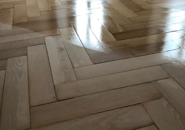 Ponçage de parquet par DG Services - rénovation professionnelle pour sols en bois en Suisse romande