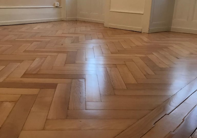 Ponçage de parquet par DG Services - rénovation professionnelle pour sols en bois en Suisse romande