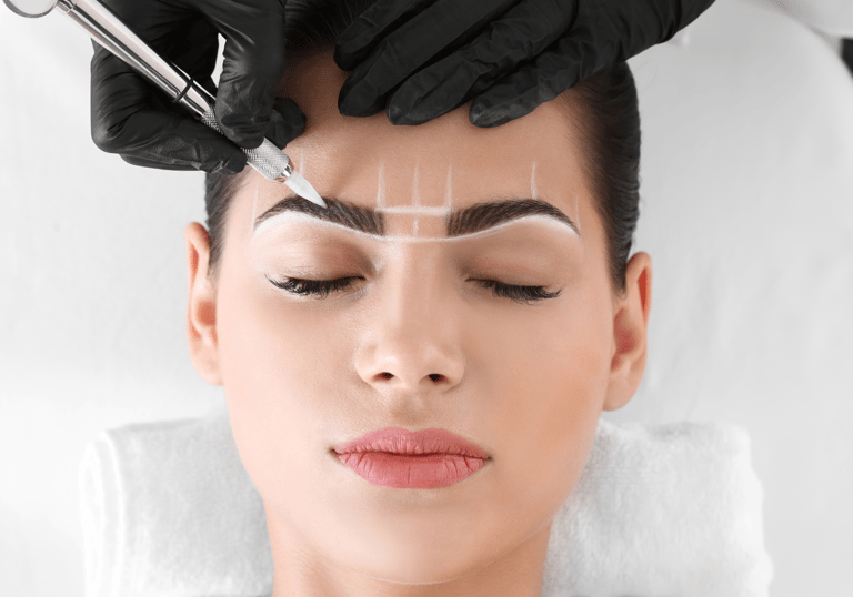 Dar forma y teñir las cejas
