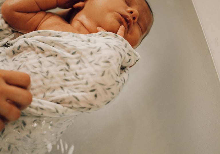 bain enveloppé bébé