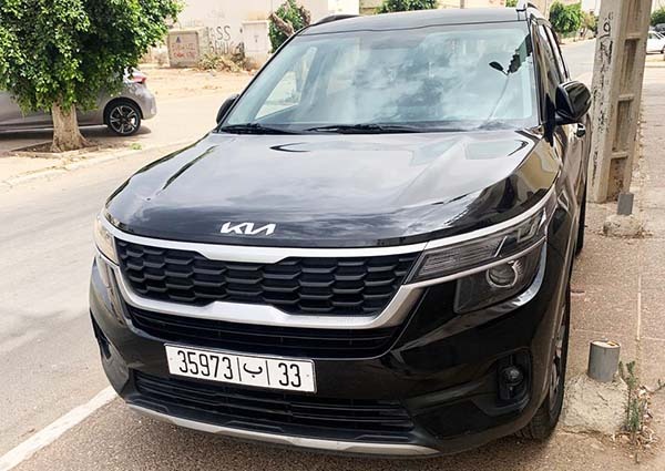 kia seltos voiture routière noire location voitures agadir-aeroport