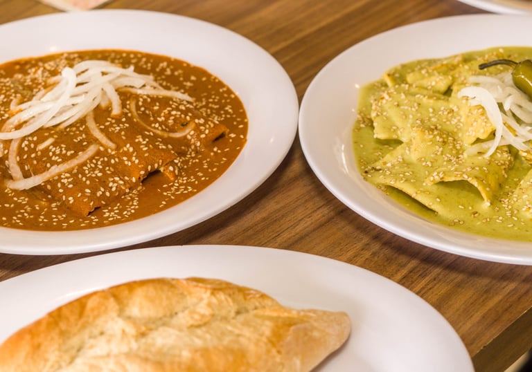 Enmoladas, chilaquiles poblanos y más