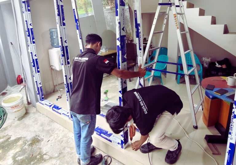 <img src="proyek-dzalfa-jaya.jpg" alt="Proyek Pemasangan Pintu dan Jendela Aluminium di Lampung oleh
