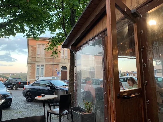 Exterior view of a local pizzeria in San Marino called Insolito Posto, located in Serravalle