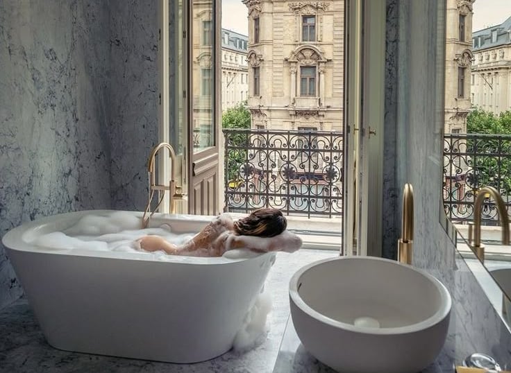 Exclusive high class escort Amsterdam–VIP escort, high end escort service and luxury escort agency