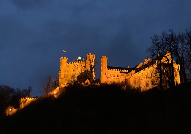 Hohenschwangau at night