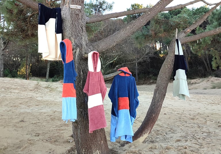 Poncho de surf ïaouss en serviette éponge dépliable en en serviette