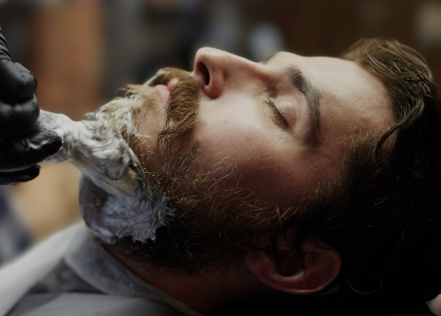 Baard scheren in Tiel