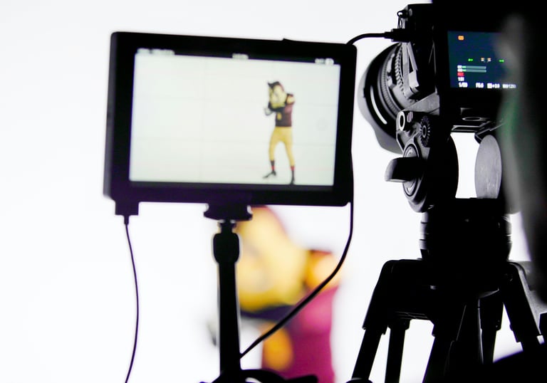 Una camara tomando fotos a un hombre