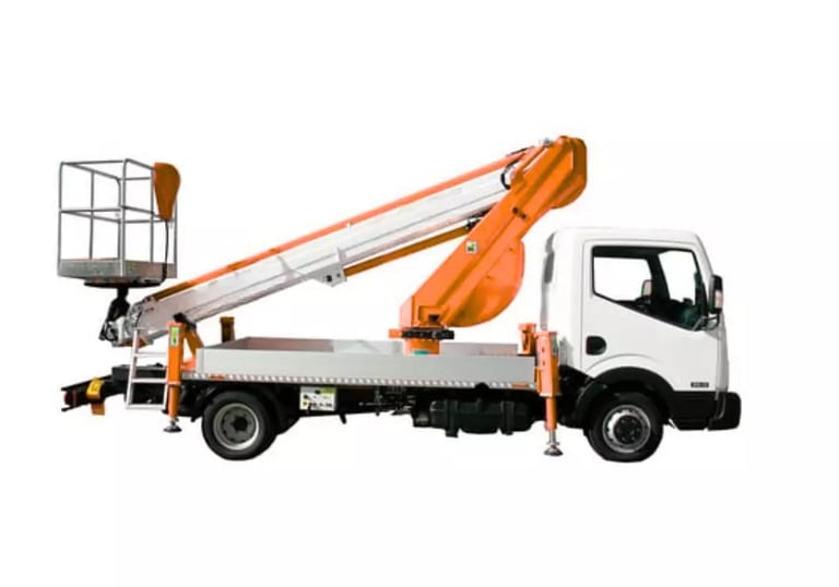 Camion con cesta elevadora