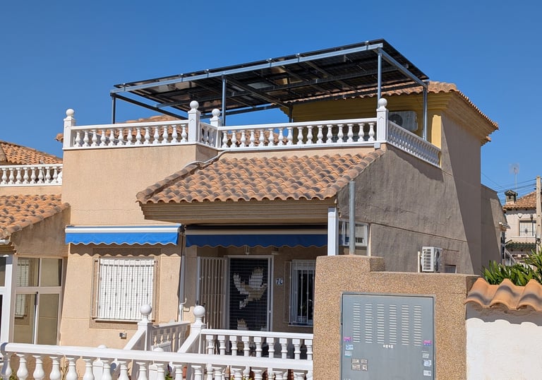 Instalacion paneles solares en San Miguel de Salinas