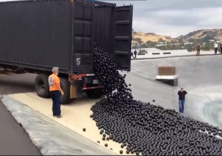 Décharge des shade balls dans un réservoir, livraison partout au Maroc et à l'international