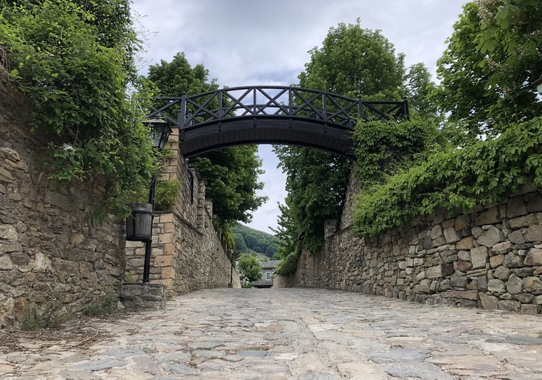 γραφικό σοκάκι χωριού