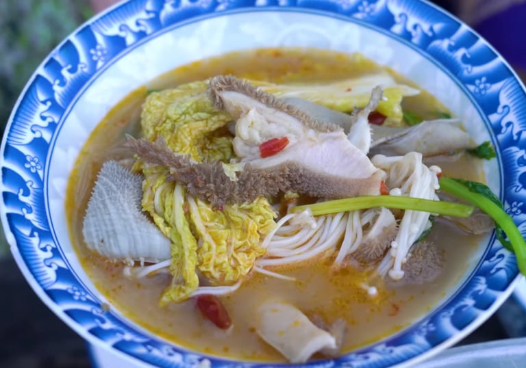 How to Make Spicy Beef and Intestine Soup – A Delicious Asian Delight